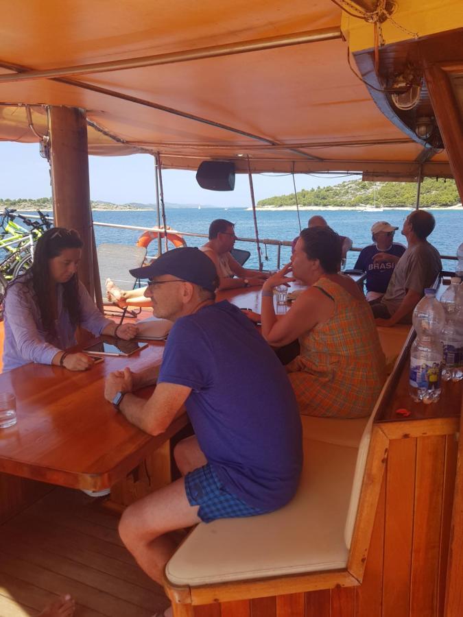 Отель Boat & Breakfast Умаг Экстерьер фото